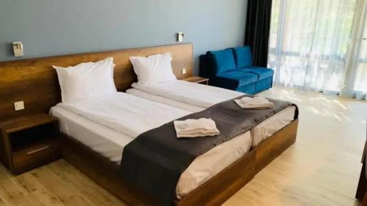 Queen Nelly Park - 52