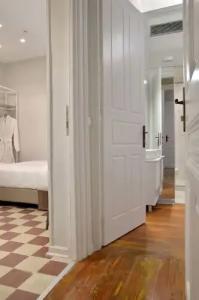 1900 ATHENIAN HOUSE - 30