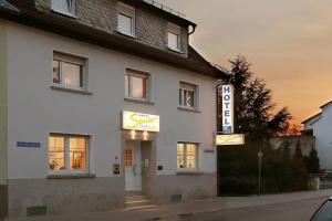 Hotel Sauer Garni, Neu-Isenburg