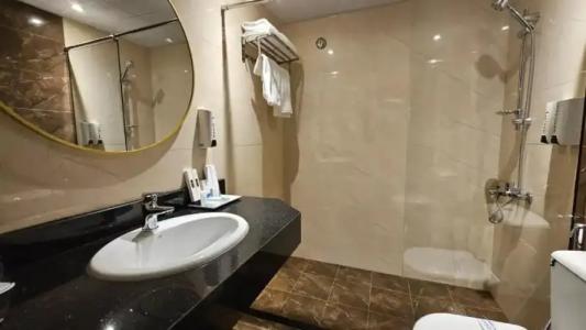 Golden Tulip Deira - 48