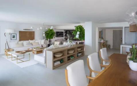 JUNIOR PRIVATE SUITE Unit located W South Beach - 94