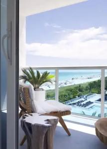 JUNIOR PRIVATE SUITE Unit located W South Beach - 17