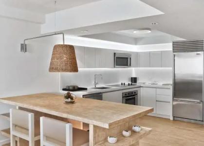 JUNIOR PRIVATE SUITE Unit located W South Beach - 106