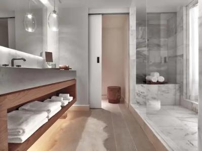 JUNIOR PRIVATE SUITE Unit located W South Beach - 112