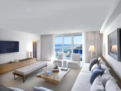 JUNIOR PRIVATE SUITE Unit located W South Beach - 89