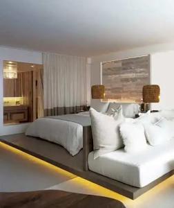 JUNIOR PRIVATE SUITE Unit located W South Beach - 40