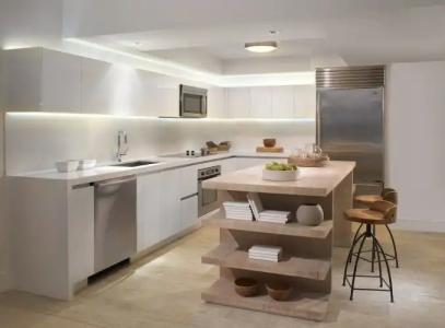 JUNIOR PRIVATE SUITE Unit located W South Beach - 107