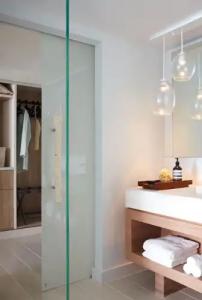 JUNIOR PRIVATE SUITE Unit located W South Beach - 38