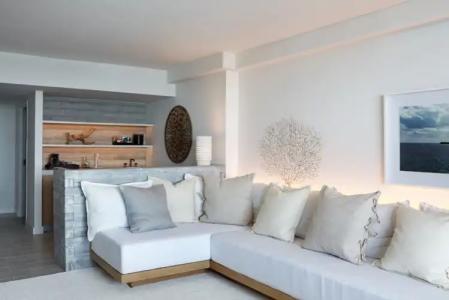 JUNIOR PRIVATE SUITE Unit located W South Beach - 74
