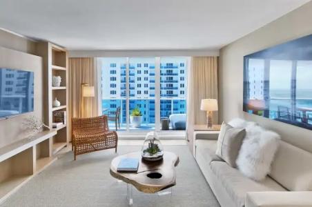 JUNIOR PRIVATE SUITE Unit located W South Beach - 108