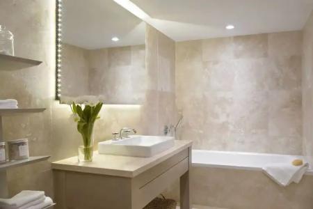JUNIOR PRIVATE SUITE Unit located W South Beach - 15