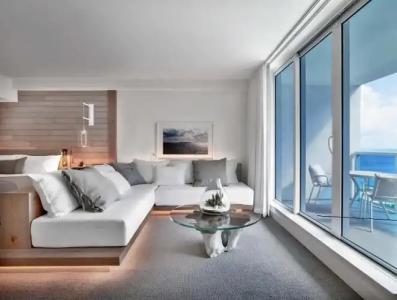 JUNIOR PRIVATE SUITE Unit located W South Beach - 44