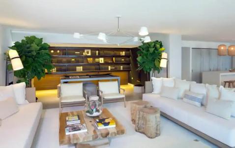 JUNIOR PRIVATE SUITE Unit located W South Beach - 95