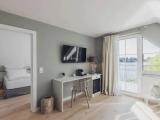 Deluxe Suite with lake view
