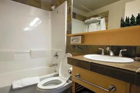 The Juniper & Bistro - 61