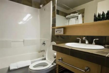 The Juniper & Bistro - 111