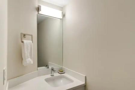 The Juniper & Bistro - 79