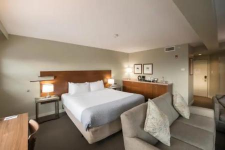 The Juniper & Bistro - 74