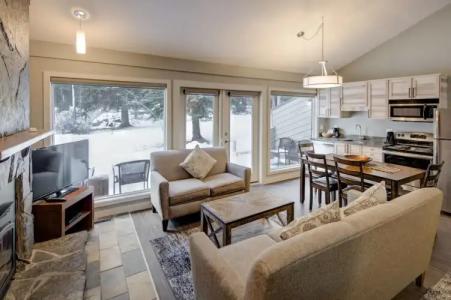 The Juniper & Bistro - 52