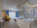 Deluxe Double Jacuzzi room