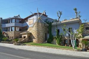 Aria, Skiathos Town