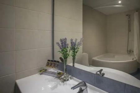 Leonardo Cypria Bay - 8