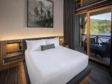 Suite with balcony and with lake view