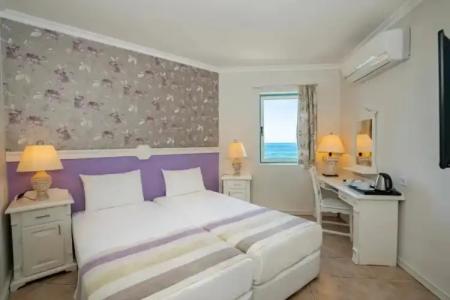 Iz Flower Side Beach - 105