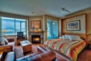 Town Plaza Suites by Golden Dreams, Whistler