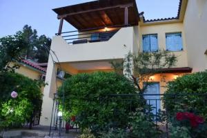 Hotel «Dina», Mirina