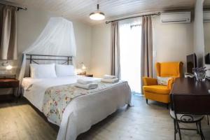 Blue Bay Resort Village, Batsi