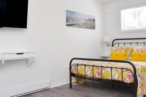 Kingsbridge Inn / Bon-Air Motel, Wasaga Beach