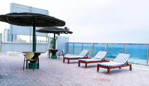 Ewan Sharjah - 10