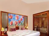 Hill Suite with garden view