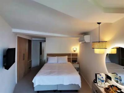 Peninsula Gardens - Adults Only - 100