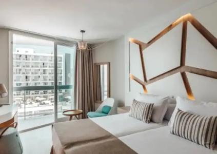 The Ibiza Twiins - 4* Sup - 36