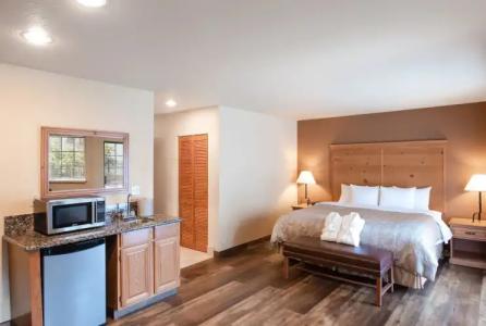 Icicle Village Resort - 14