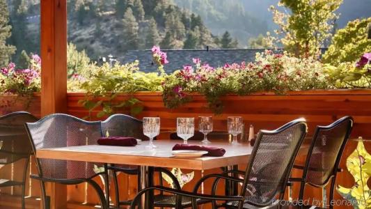 Icicle Village Resort - 11