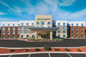 Holiday Inn Express & Suites Oakhurst-Yosemite Park Area, an IHG Hotel, Oakhurst