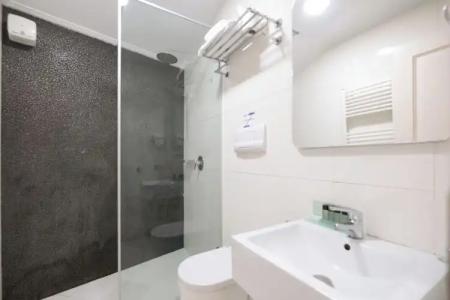 Golden City & Spa - 135