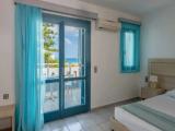 Standard Triple room with partial sea view