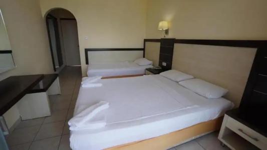 Kleopatra Balik - 40