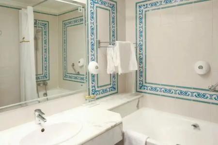 Royal Garden Palace - Families and Couples - 40