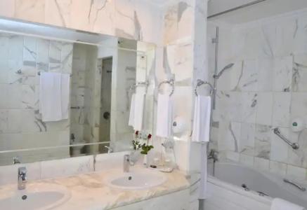 Royal Garden Palace - Families and Couples - 38