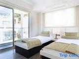 Standard Triple room with balcony