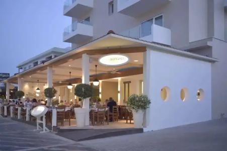 Sunrise Gardens Aparthotel - 17