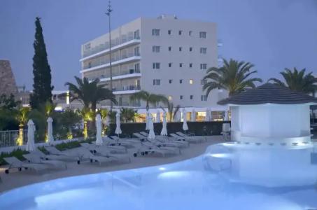 Sunrise Gardens Aparthotel - 14