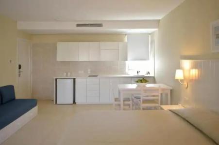 Sunrise Gardens Aparthotel - 44