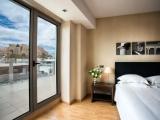 Suite with city view
