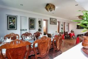 Antonios Villa Hotel